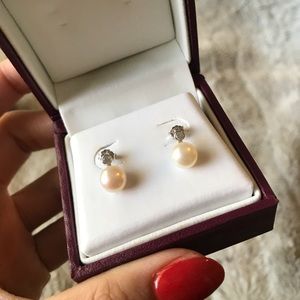 Pearl earrings